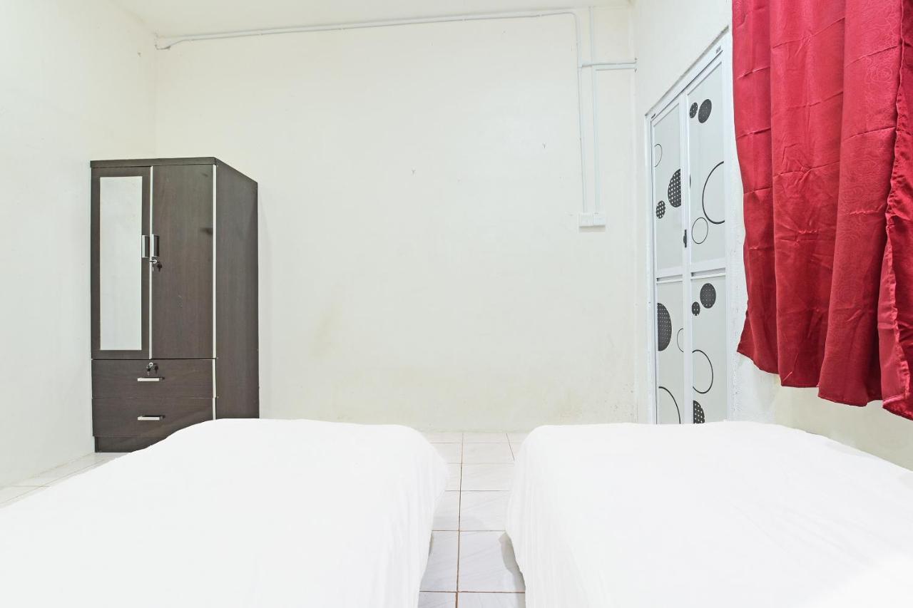 Oyo 90596 Casaria Inn Paka Exterior photo
